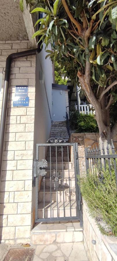Apartment Adrian Omiš Eksteriør billede
