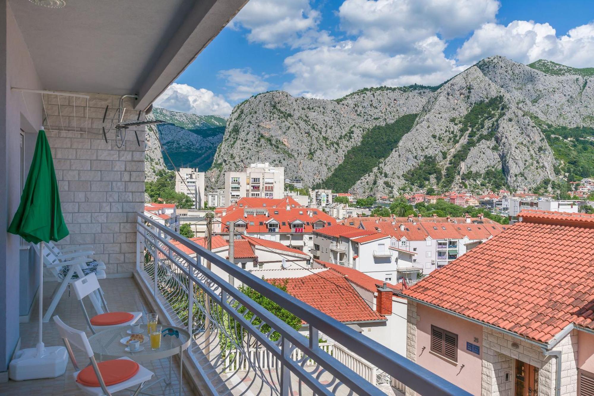 Apartment Adrian Omiš Eksteriør billede