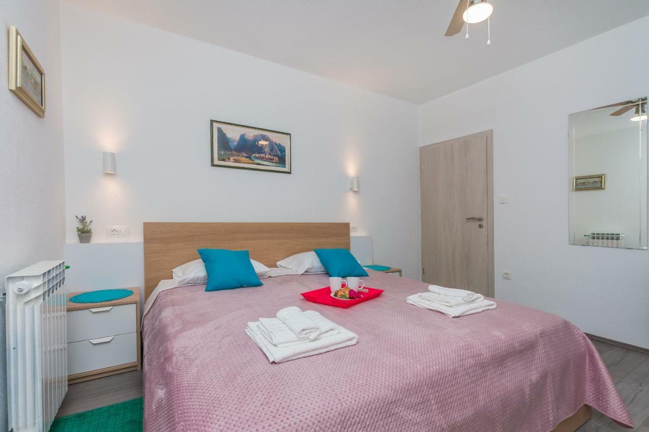 Apartment Adrian Omiš Eksteriør billede