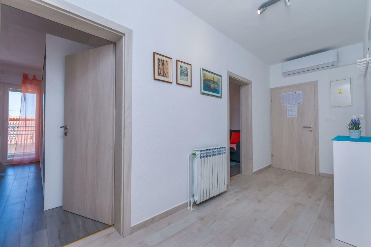 Apartment Adrian Omiš Eksteriør billede