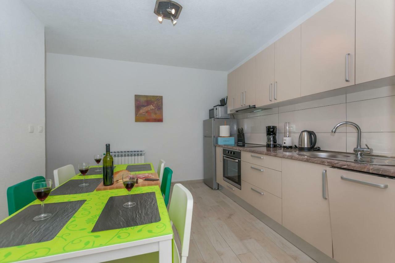 Apartment Adrian Omiš Eksteriør billede