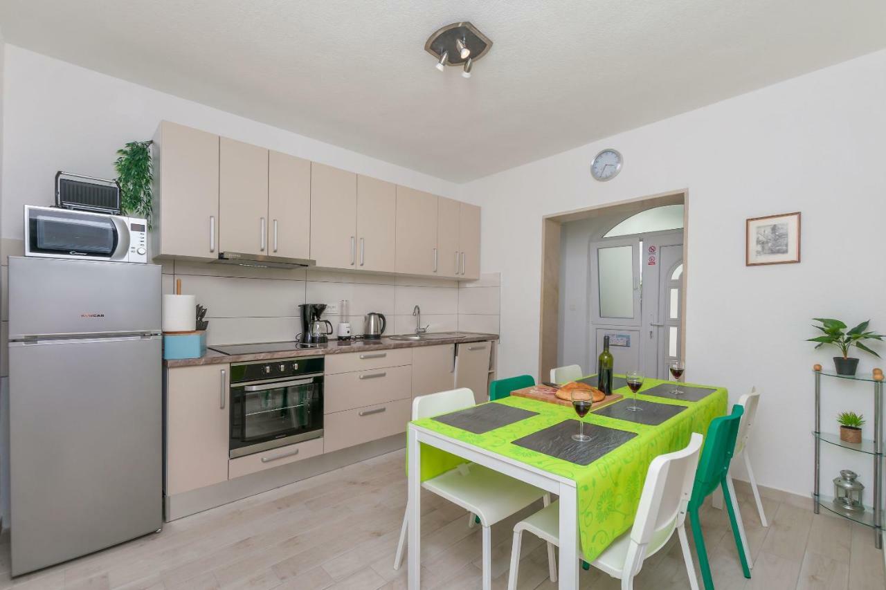 Apartment Adrian Omiš Eksteriør billede