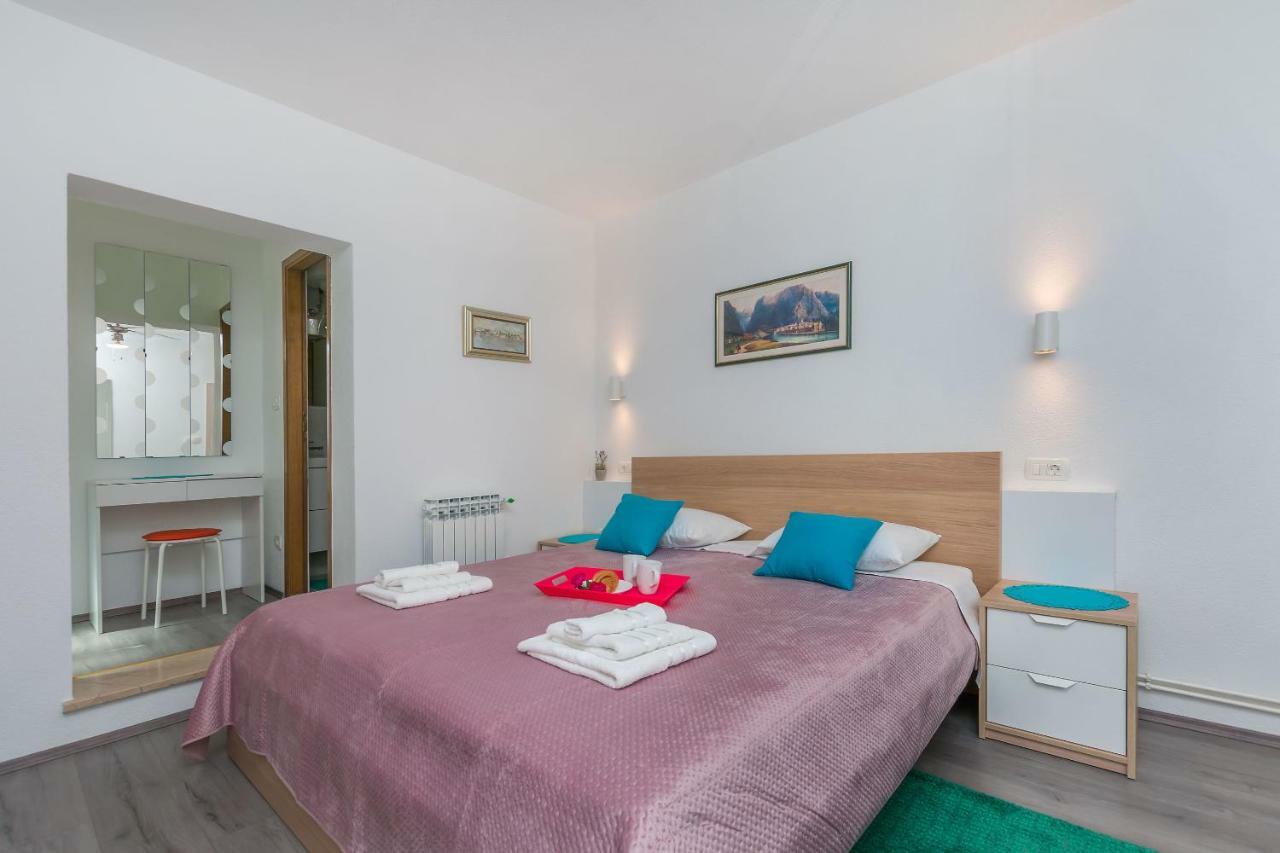 Apartment Adrian Omiš Eksteriør billede