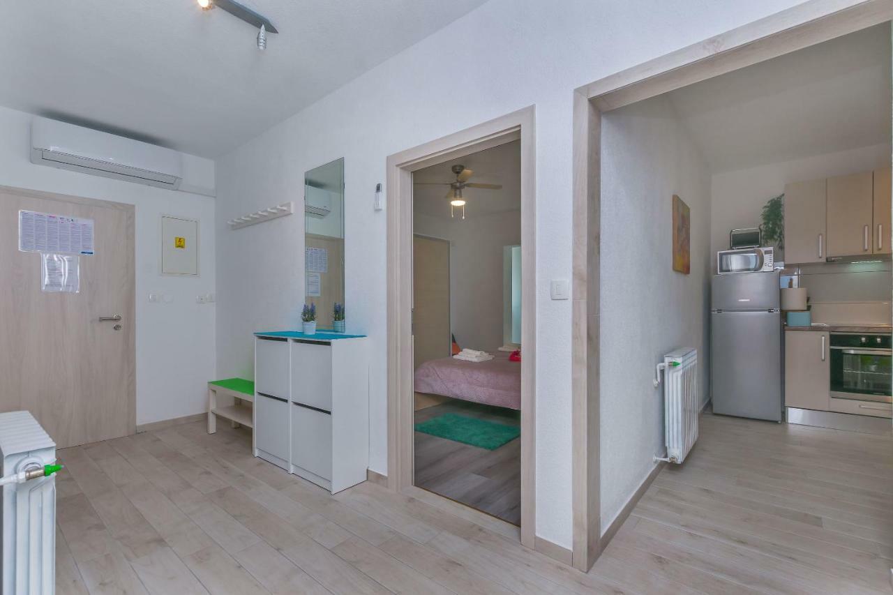 Apartment Adrian Omiš Eksteriør billede